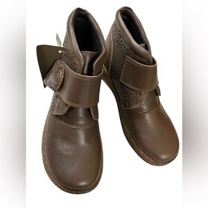 NWT SPRING STEP Brown Velcro Women SOUZALA Leather Ankle Booties - EUR 39 US 8.5